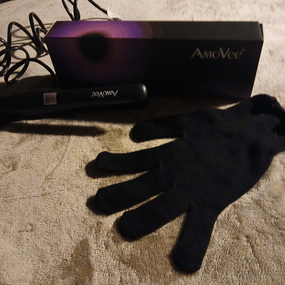 AmoVee mini hair straightener. Designed for traveBlack Hair Straightener